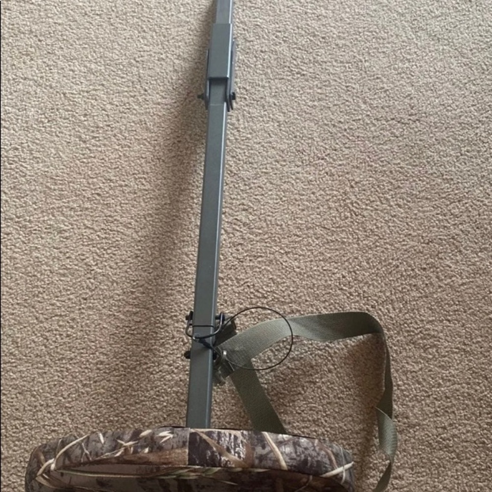Banded Hunting Stool - Picture 2 of 3